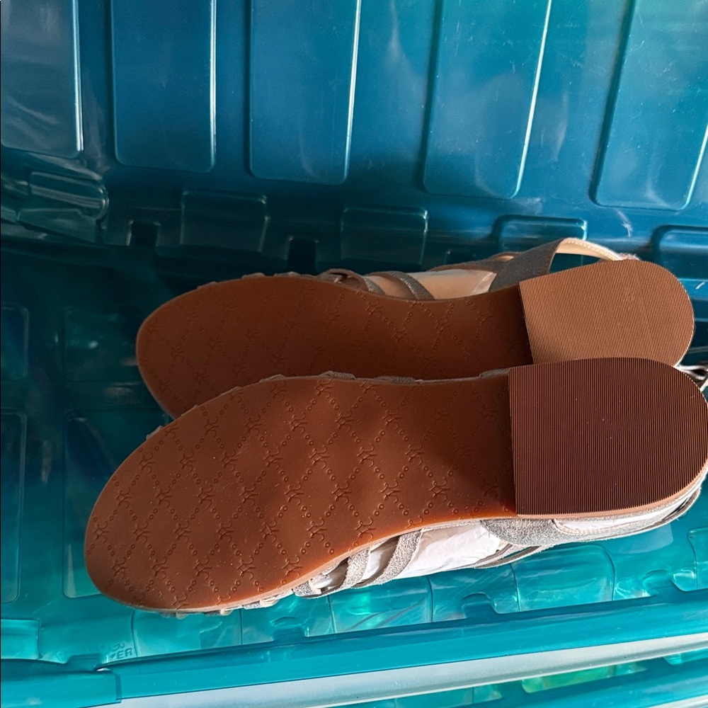 Johnston & Murphy Shimmering Silver Sandals - Picture 5 of 6